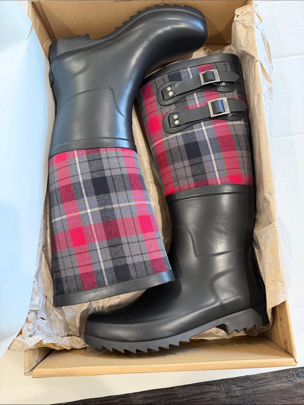 UGG W Sabene black book size 7 tall